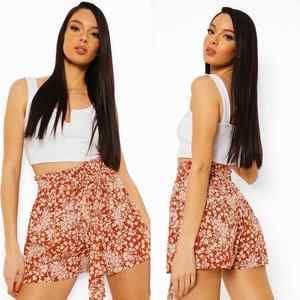 Boohoo orange and white floral paperback waist shorts size 6